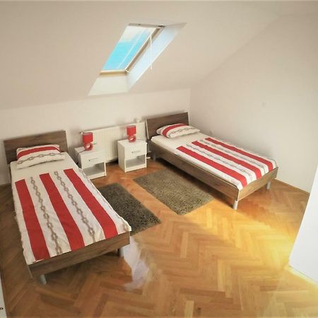 Apartments "Pavic" Near Zagreb Airport Velika Gorica Exteriör bild