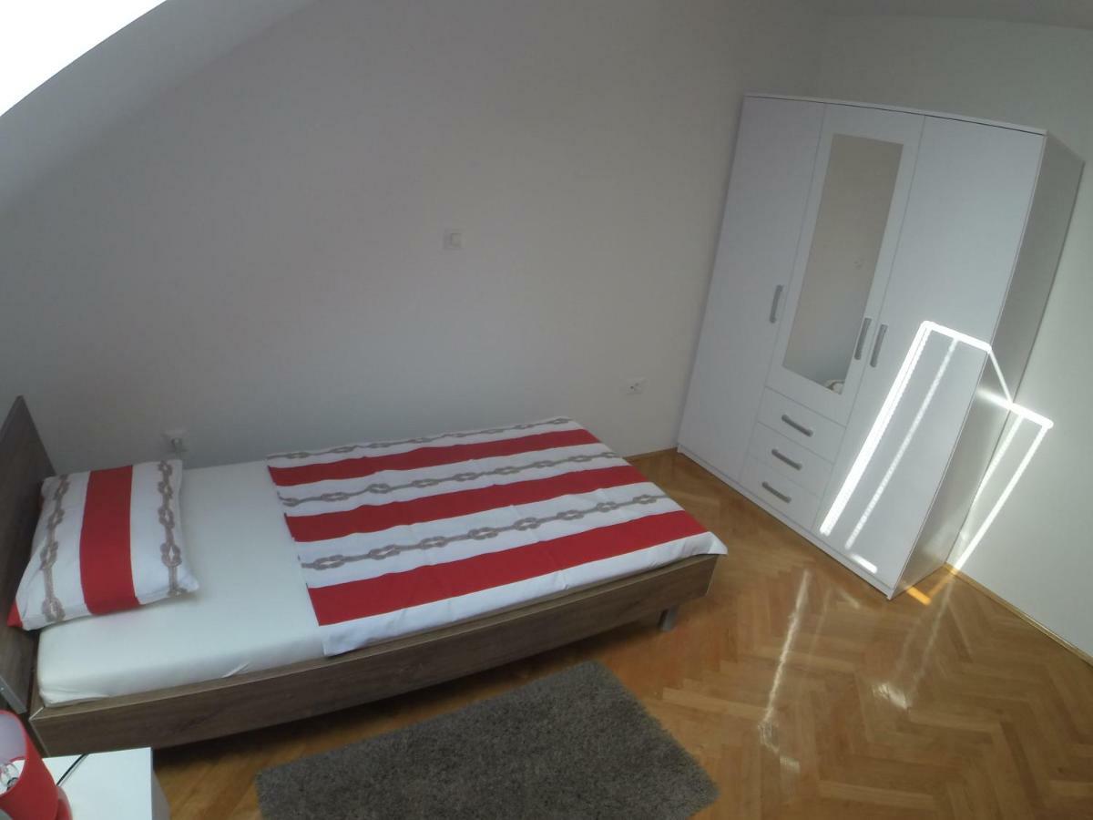Apartments "Pavic" Near Zagreb Airport Velika Gorica Exteriör bild